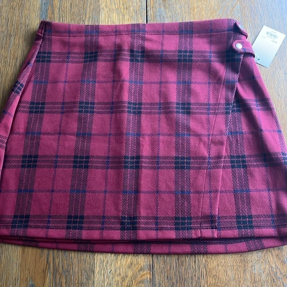 NWT Kohls SO Junior Plaid Wrap Skirt with Tabs on Side Size L Unlined Red Black
